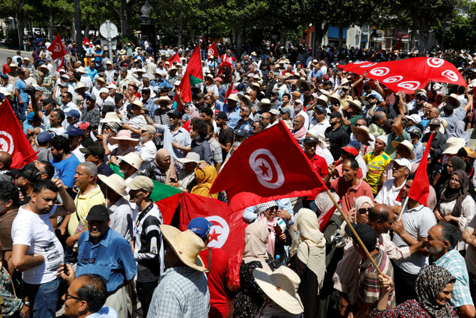  2022年6月19日、チュニスのカイス・サイード大統領に抗議するデモ隊。(REUTERS/ファイル写真)