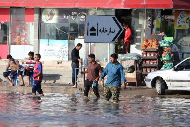  レスキュー隊により、鉄砲水で身動きがとれなくなった55人が救出された。(File/AFP)