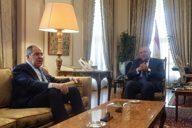 エジプトのカイロで、エジプトのサーメハ・シュクリ外相と会談するロシアのセルゲイ・ラブロフ外相（2022年7月24日撮影）（ロイター）