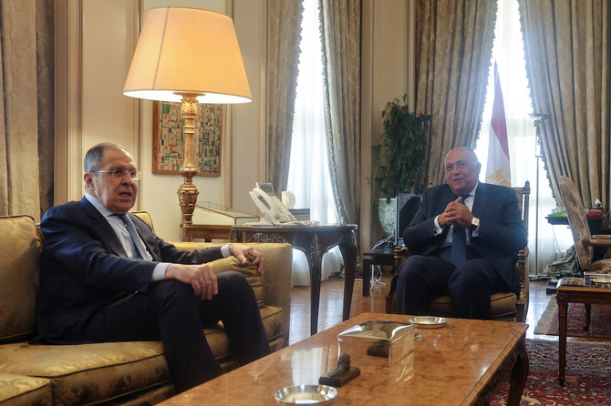 エジプトのカイロで、エジプトのサーメハ・シュクリ外相と会談するロシアのセルゲイ・ラブロフ外相(2022年7月24日撮影)(ロイター)