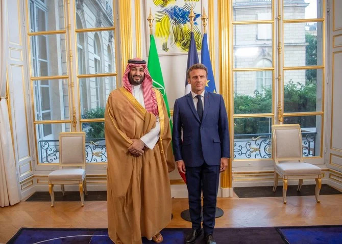 2022年7月28日木曜日、エマニュエル・マクロン仏大統領が、パリのエリゼ宮でサウジアラビアのモハメド・ビン・サルマン皇太子を迎え晩餐会を開催した。(SPA)