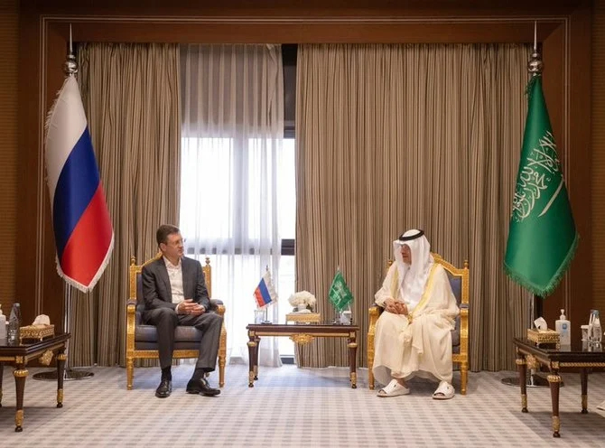 サウジアラビアのアブドルアジーズ エネルギー相とロシアのノバク副首相は、両国の協力の可能性について話し合った。（サウジアラビア エネルギー省Twitter：@MoEnergy_Saudi）