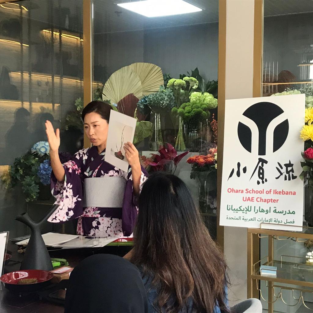 ドバイで人気のアル・セルカル・アベニューのナツイベントの一環として、生け花教室が開催された。(提供)