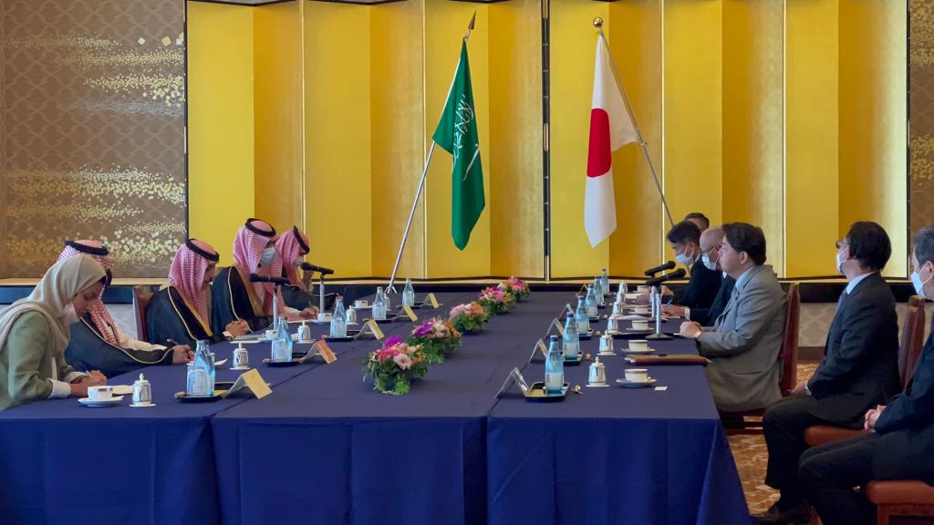 サウジアラビアの外相であるファルハーン王子は、サウジアラビアはさまざまな分野での協力を通じて日本との関係をさらに強化していきたいと述べた。