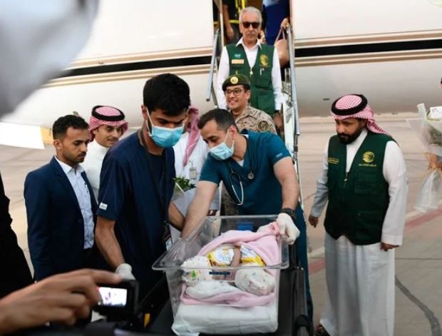 手術はリヤドにある国家警備省のKing Abdulaziz Medical Cityで実施される。（Twitter/@KSrelief）
