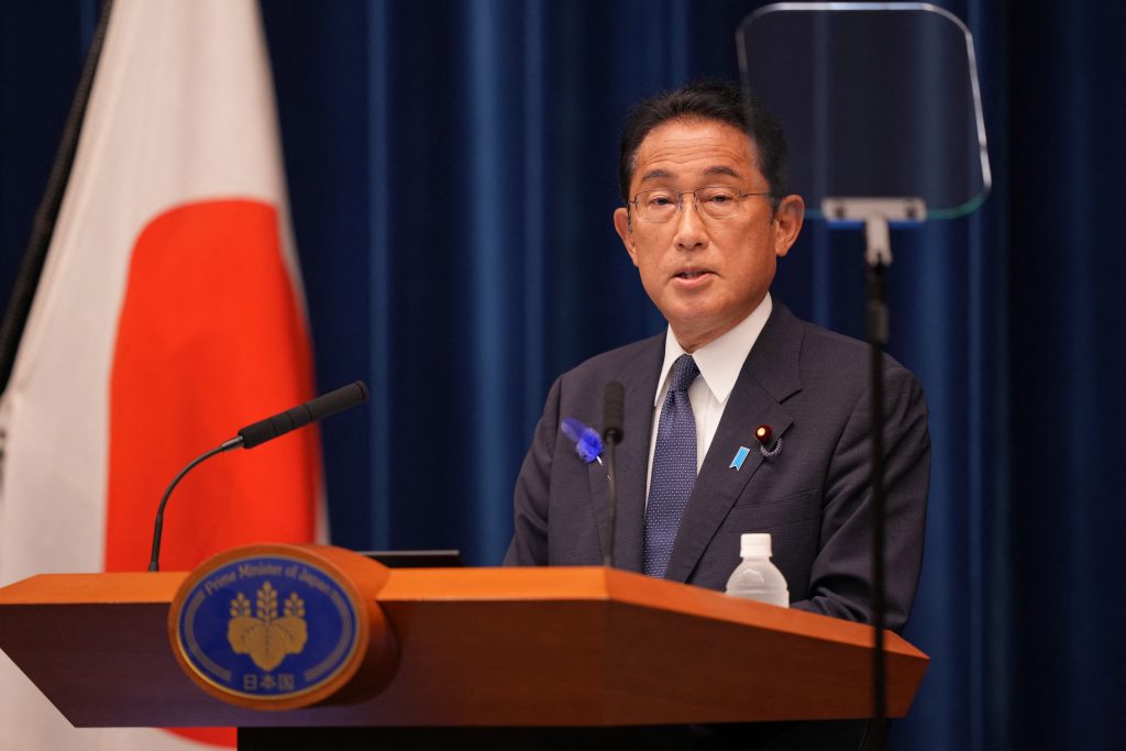 岸田文雄首相（自民党総裁）は５日、内閣改造を１０日に行う方針を固めた。(AFP)