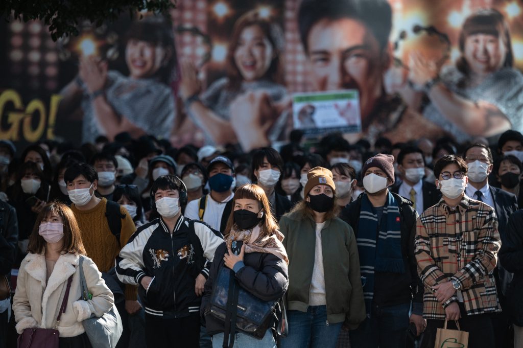 国内では２８日、新たに１５万７８１７人の新型コロナウイルス感染が確認された。(AFP)