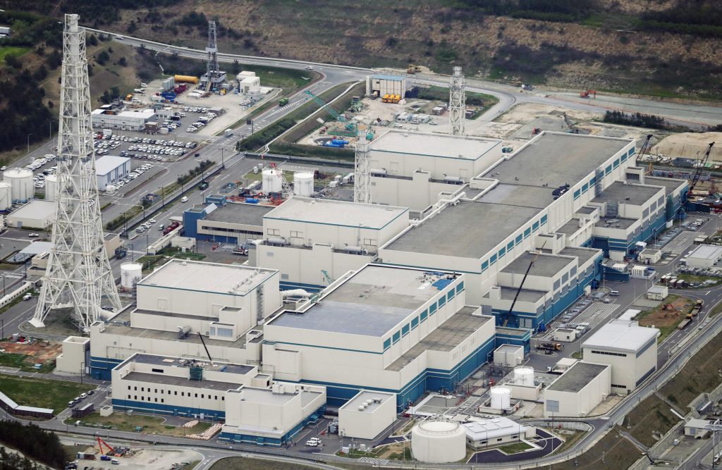 東京の北西、柏崎にある東京電力刈羽原発の航空写真。(File/共同通信 via AP)