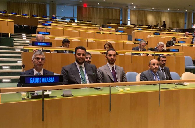 サウジアラビアのアブドルアジーズ・アル・ワシル国連大使（左）は核兵器条約の見直しの場で、同国にとって、国家間の協力のみが繁栄と安定につながると述べた。（ツイッター：@ksamissionun)