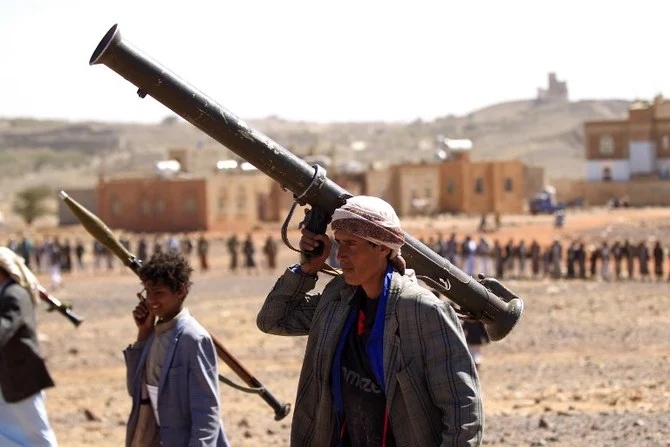 ロケットランチャーで武装したフーシ派の戦闘員（2019年2月21日、イエメン、サナア）。（AFP）