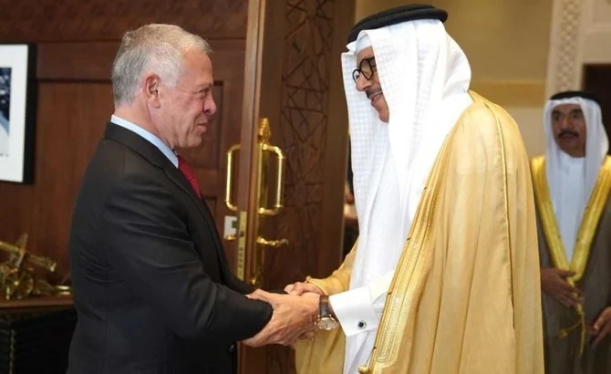 アブドゥラー2世国王とバーレーンのアブドゥルラティーフ・ビン・ラーシド・アル・ザヤーニ外務大臣は、両国間の協力関係をさらに強化する方法について協議した。（ウェブサイト/BNA）