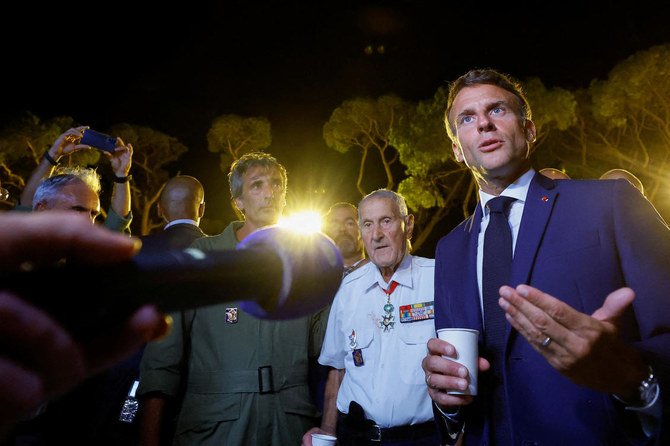 フランスのエマニュエル・マクロン大統領は、パリとアルジェの緊張関係を改善するため、来週アルジェリアを訪問する。(ロイター)