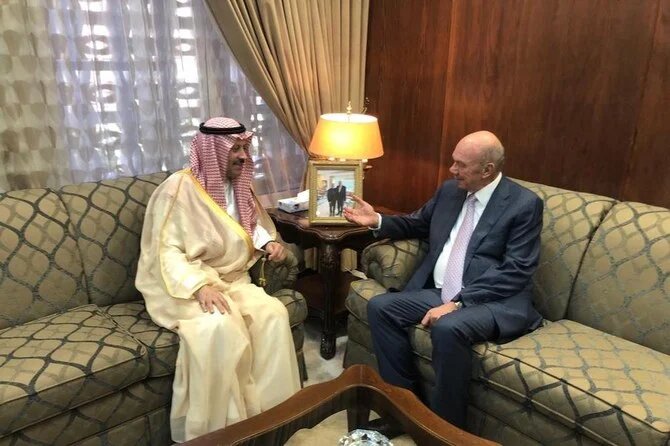 サウジアラビアのナイエフ・ビン・バンダー・アル・スダイリ駐アンマン大使（左）、ヨルダン上院のファイサル・ファイズ議長。（ペトラ）