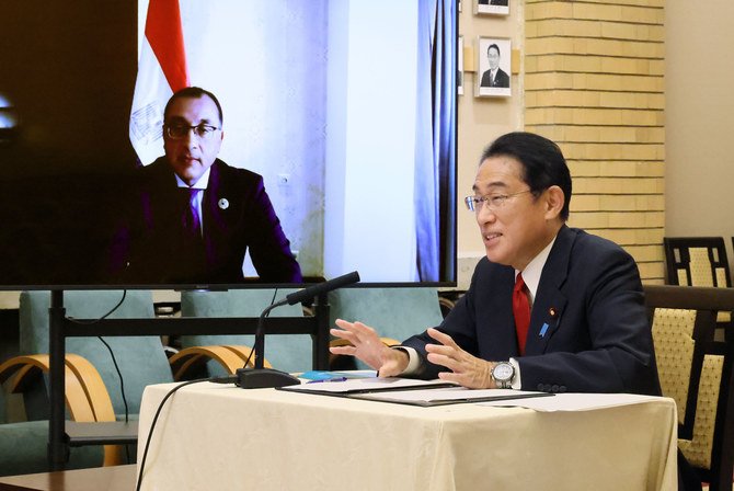 エジプトのマドブリー首相と日本の岸田文雄首相は、ビデオ通話を通じて会談を行った。（ツイッター写真）