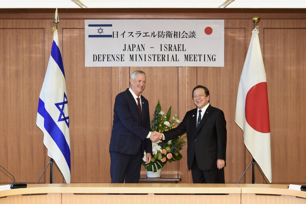 東京で行われたこの会談は、日・イスラエル外交関係樹立70周年を記念するものでもあった。 (Twitter/@ModJapan_jp)