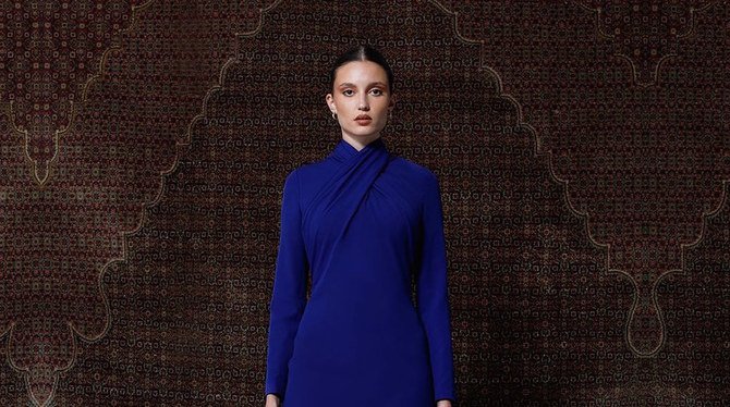 Honayda の2022年秋冬コレクションより、クレープドレスを着用したモデル。(インスタグラム)