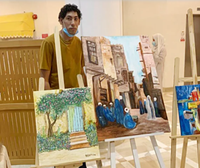 アフマド・ハキームさんの絵は、知的障害を抱える人々を支援する支援センターであり非営利団体であるMarkaz Al-Oun Bazaarに展示された。（提供）