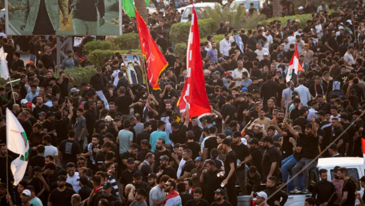 バスラ県でのデモの参加者らは、サドル氏の抗議を支持し、政府の腐敗にうんざりしていると述べた。（AFP/ファイル）