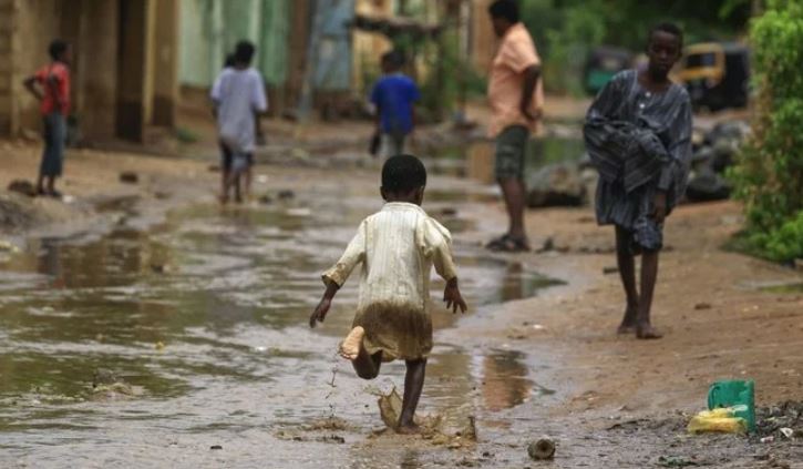 スーダン市民防衛局によると、豪雨と洪水により数万棟の家屋が倒壊・損傷した。（ファイル/AFP）