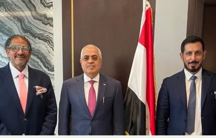 UAEとエジプトの政府関係者が面会し、マネーロンダリングとテロ資金対策に関する両国の取り組みと連携について協議した（WAM）