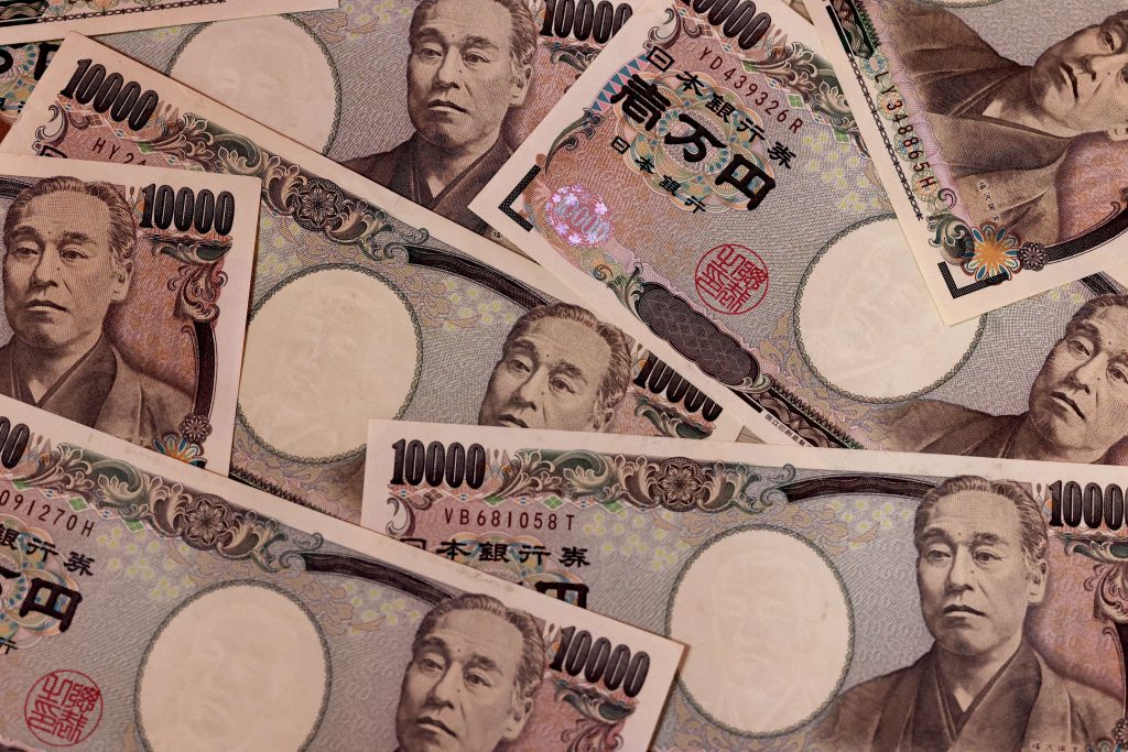 ドルは、アジア市場の早い取引時間帯に、対円で24年ぶりの高値となる139.69円を付けた。（AFP）