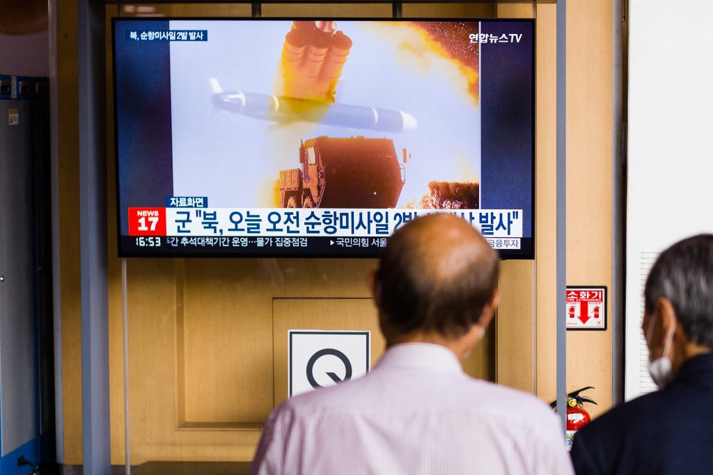 韓国大統領府が発表した。尹錫悦政権発足後、３者の対面会談は初めて。(AFP)