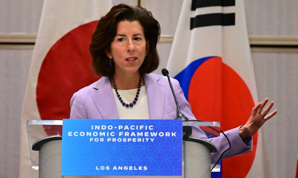 米国が提唱する新経済圏構想「インド太平洋経済枠組み(IPEF)」の閣僚級会合は9日閉幕し、日米など全14カ国が正式交渉を開始することで合意した。(AFP)