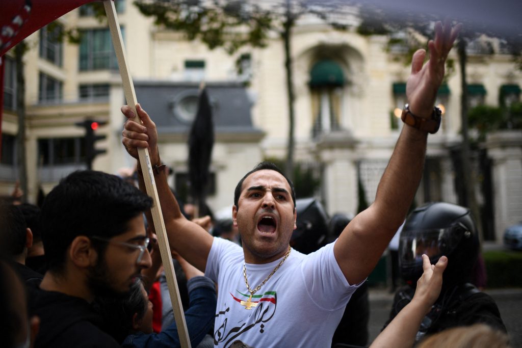 マフサ・アミニ氏の死をめぐる抗議活動が、イランの46の市町村に広がる。(AFP)