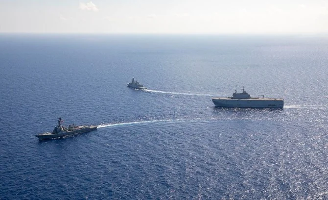 合同演習中のエジプトと米国の海軍艦艇。（Twitter写真）