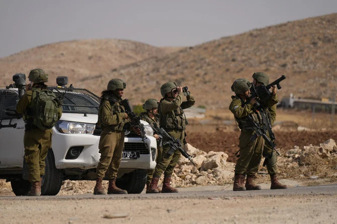 イスラエルはここ数カ月前、ヨルダン川西岸地区でほぼ毎日、逮捕劇を繰り広げている。そのきっかけとなったのが、今年これまでにイスラエル人に対する攻撃が相次ぎ、19人が死亡していることだ。(AP)
