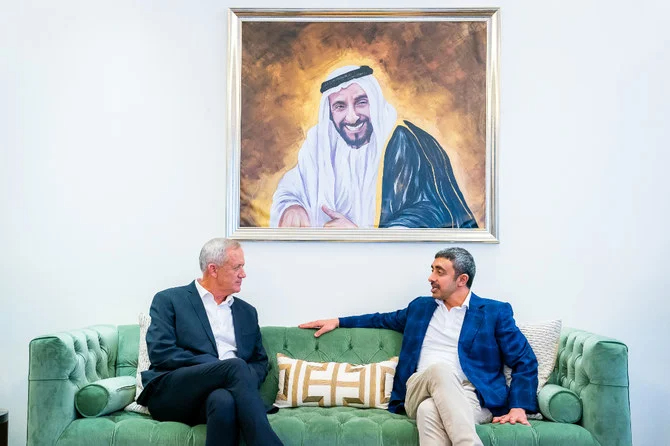 UAEのシェイク・アブダッラー・ビン・ザーイド外相は、イスラエルのベニー・ガンツ国防相と地域におけるアブラハム合意の役割について話し合った。（エミレーツ通信社WAM）