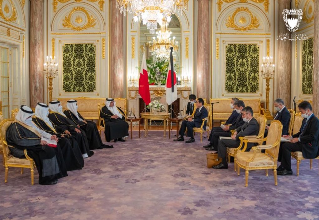  岸田首相とサルマン皇太子は、多くの分野においてバーレーンと日本の戦略的パートナーシップの発展に資する機会を模索していくことでも一致した。（ツイッター / @BahrainCPnews ）