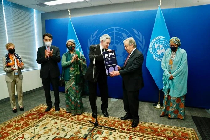 国連のアントニオ・グテーレス事務総長と世界の教育のための国連特使、ゴードン・ブラウン氏は数十億ドル規模の教育のための国際金融ファシリティを立ち上げた。(国連提供)