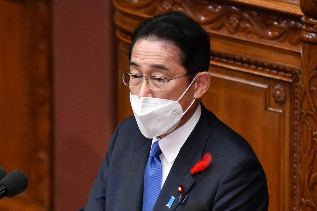 岸田、宗教団体解散法を改正。(AFP)