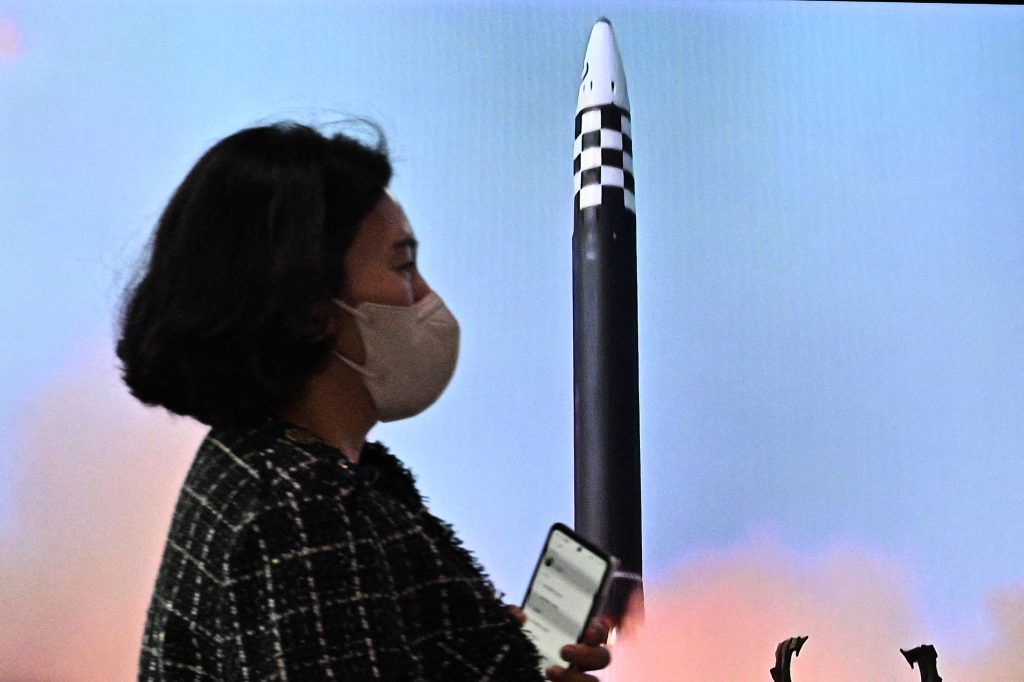 日本の岸田文雄首相は、ミサイルの発射は「断じて容認できない」と述べた。(AFP)