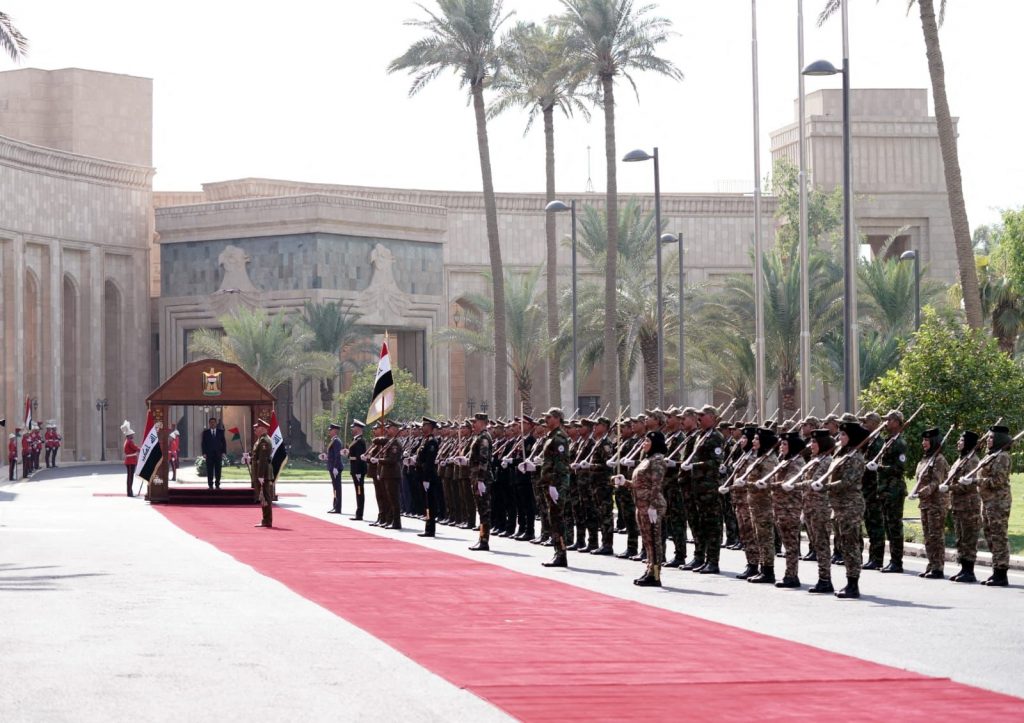 イラクでは、10月27日（現地時間）にムハンマド・スダニ首相候補が国民議会に提出した閣僚名簿が承認され、同首相を首班とする新内閣が発足した。(AFP)