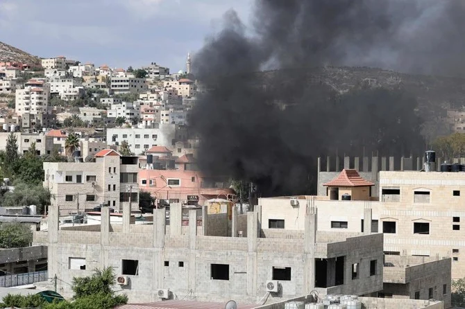 イスラエルは、春にイスラエル人に対する攻撃が相次ぎ19人が死亡して以来、ヨルダン川西岸一帯で夜ごとに強制捜査を行っている。（ファイル/AFP）