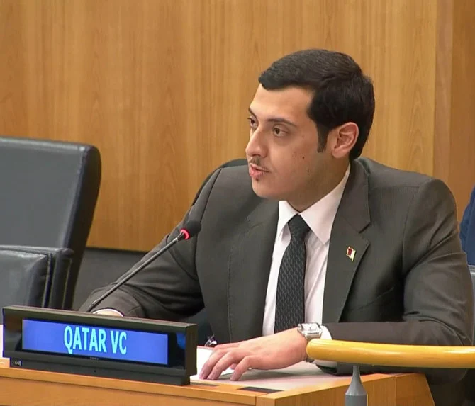 国連の会合で発言する、カタール国連代表部三等書記官のシェイク・アブドルラフマン・ビン・アブドルアジーズ・アール・サーニー氏。（カタール外務省提供）