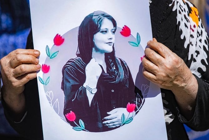 クルド系の22歳のイラン人女性、マフサ・アミニさんは、拘束されてから3日後に死亡した。（AFP）