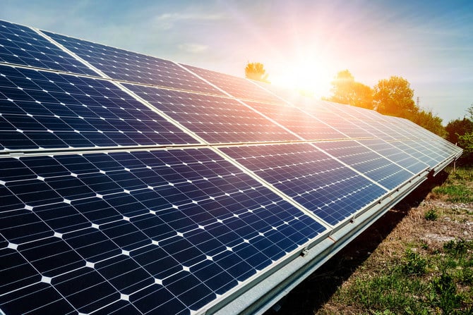 エネルギー効率と再生可能エネルギーはあらゆるグリーンエネルギー移行にとっての主な柱だ。（Shutterstock）