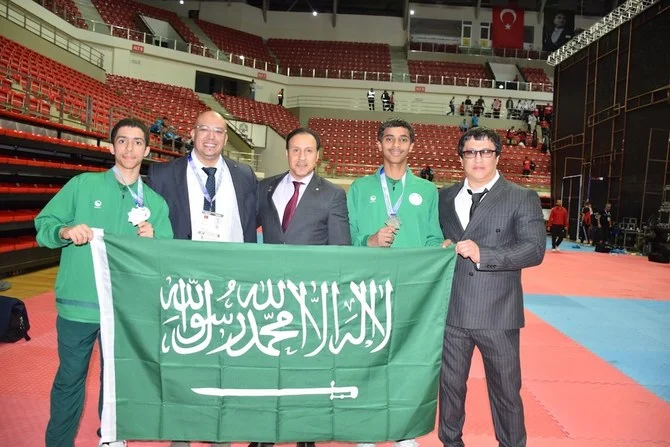 トルコのコンヤで開催された第12回世界ジュニア空手道選手権大会およびアンダー21空手道選手権大会に参加したサウジアラビア空手チームは、金メダル3枚、銀メダル2枚を獲得した(読者提供)