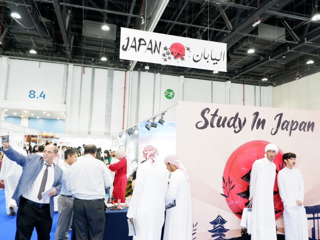 この教育展示会には日本を含む国内外の大学や機関が参加した。
