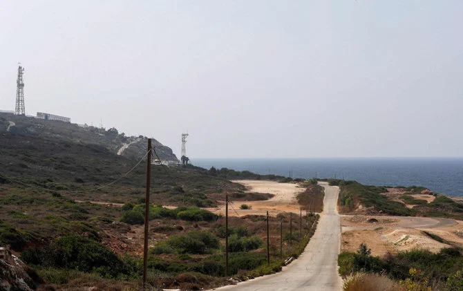 イスラエルとの国境沿いにあるレバノン最南端の町、ナクーラの海岸道路の眺め。（AFP）