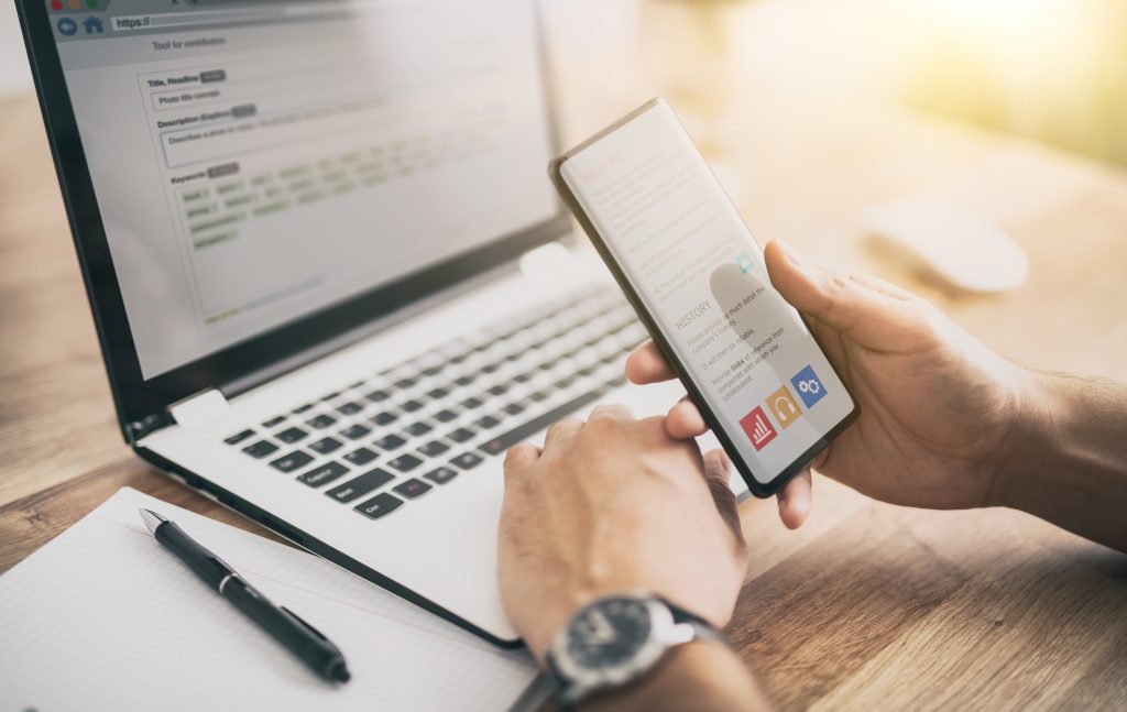 日本はオンライン広告の監視を開始する。(Shutterstock)