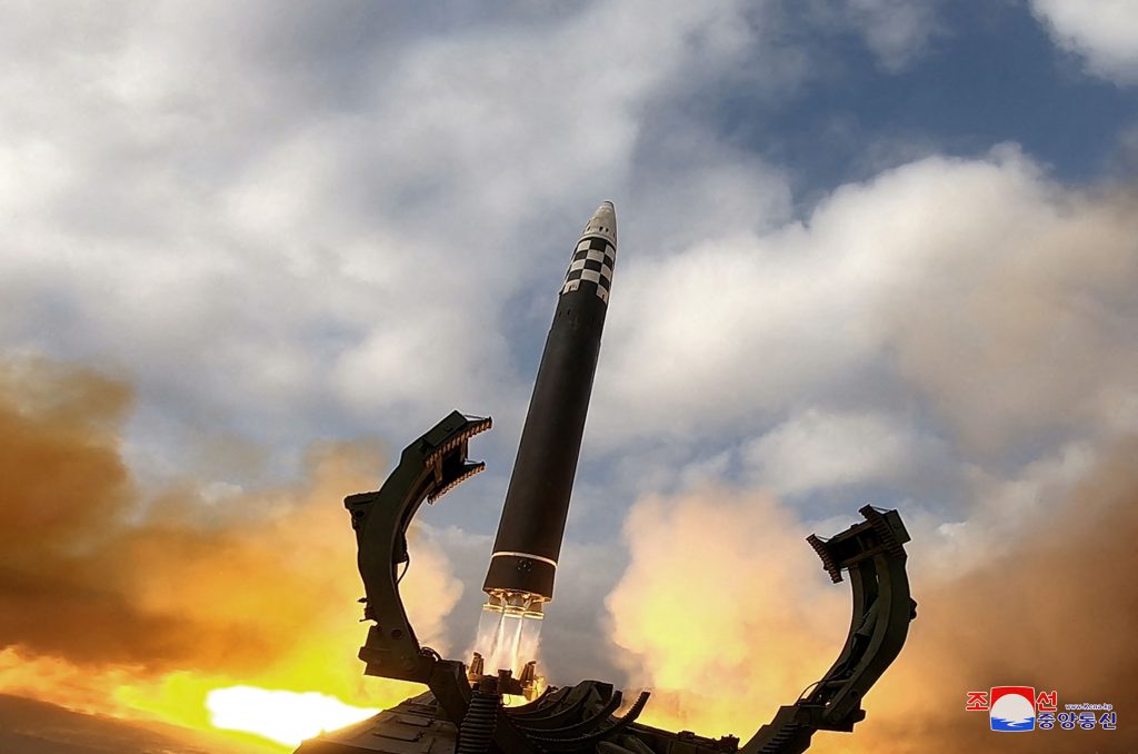 北朝鮮が新型弾道ミサイルの発射実験を行った。 (AFP)