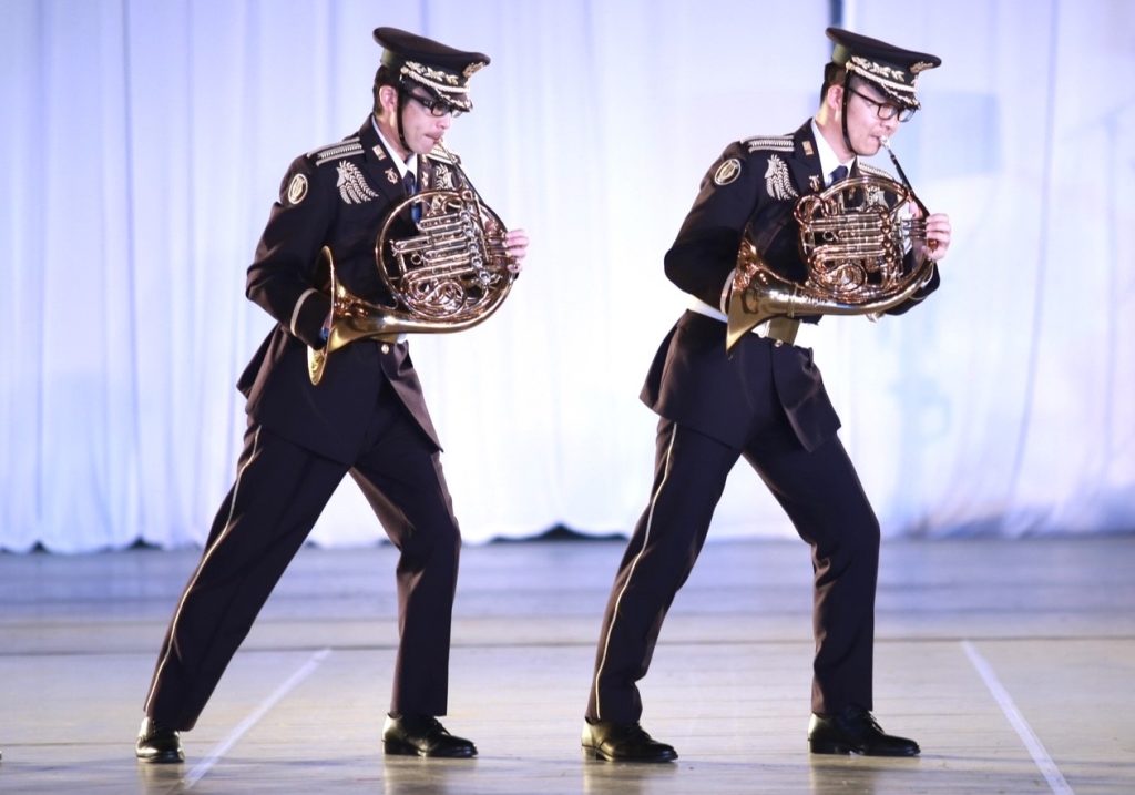 日本の自衛隊が金曜日、国際協力と発展を祝して武道館で音楽コンサートを開催した(ANJ/ Pierre Boutier)