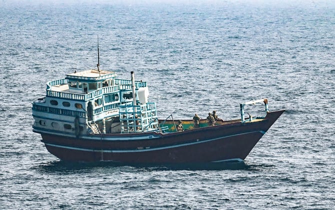 イランでは、近隣諸国へは陸路で、他の湾岸アラブ諸国へは海路での燃料密輸が横行しており、当局は対応に追われている。 （ファイル写真：AFP）