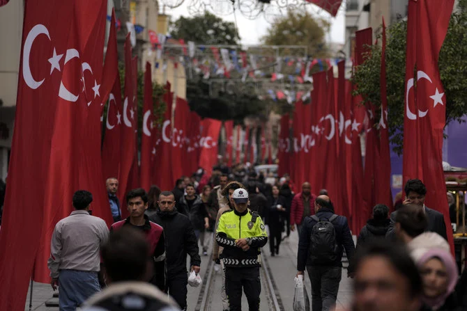 トルコ警察はクルド系武装勢力とのつながりの容疑でシリア人女性を拘留しており、その女性はイスタンブールにおいて爆弾を仕掛けたことを自供したと語った。（AP）