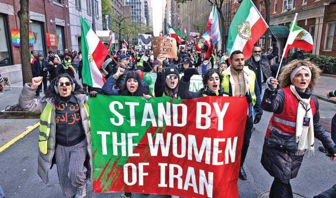 ニューヨーク市での最近のデモで、イランにおける不幸な女性たちの扱いに対して行動を起こすよう国連に求める参加者。（AFP/File）