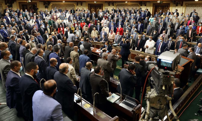 カイロにて、通常総会に出席するエジプト国会議員たち。（AFP/ファイル）